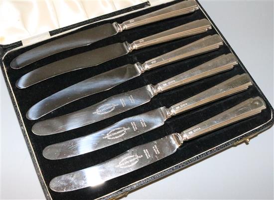 Set six silver handled tea knives(-)